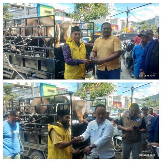 Burham Caleg terpilih Partai Golkar untuk kursi DPRD Kota Jayapura dan Sekertaris DPD Partai Golkar Kota Jayapura saat secara simbolis menyerahkan hewan kurban