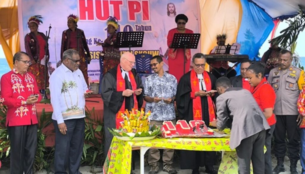 Syukuran masuknya Pekabaran Injil ke 110 Tahun di Pesisir Pantai Skouw Syukuran masuknya Pekabaran Injil ke 110 Tahun di Pesisir Pantai Skouw