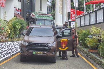 Tersangka dugaan korupsi Dana PON XX Papua saat hendak dibawa ke Lapas Abepura dan Lapas Keerom. (foto : ist)