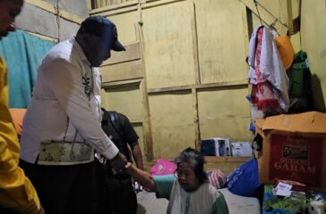 ABR - HARUS saat menjenguk Sulastri di sela - sela blusukannya