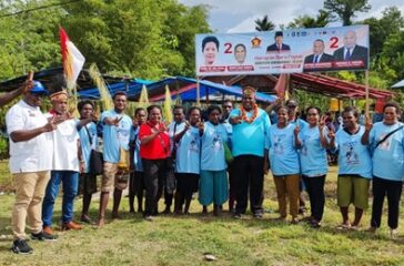 Cawabup Sarmi Jemmi Esau Maban saat melakukan kampanye di Pantai Barat Sarmi