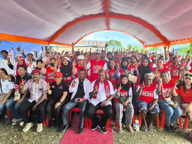 Foto bersama warga Koya Distrik Muara Tami Kota Jayapura