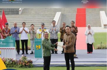 Menteri AHY serahkan Sertipikat tanah elektronik hak pakai unruk Istana Negara dan Istana Garuda di IKN