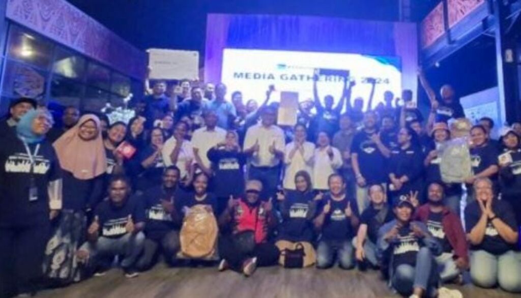 Foto bersama insan pers dan Manajemen PT Freeport Indonesia Foto bersama insan pers dan Manajemen PT Freeport Indonesia