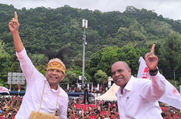 Wakil Gubernur Papua Terpilih Yermias Bisai saat kampanye terakhir bersama Gubernur Papua Terpilih Benhur Tommy Mano di Lapangan Trikora Abepura