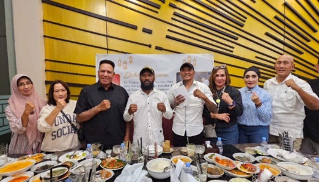 Paulus Waterpauww saat foto bersama Geisler App