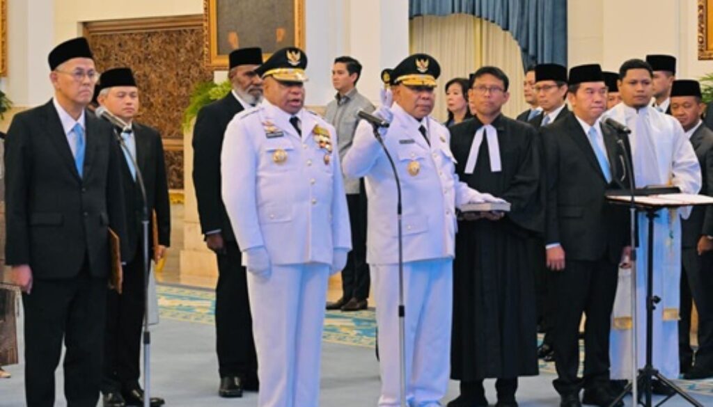 Mathius Fakhiri dan Aryoko Rumaropen resmi menjabat sebagai Gubernur dan Wakil Gubernur Papua