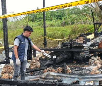 Tim Inafis Polesta Jayapura saat melakukan olah TKP kebakaran di PA Peter