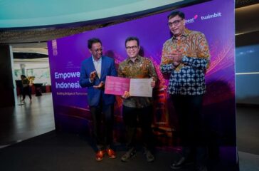 Wamen Komunikasi dan Digital Republik Indonesia Nezar Patria didampingi para petinggi IOH diacara perluncuran